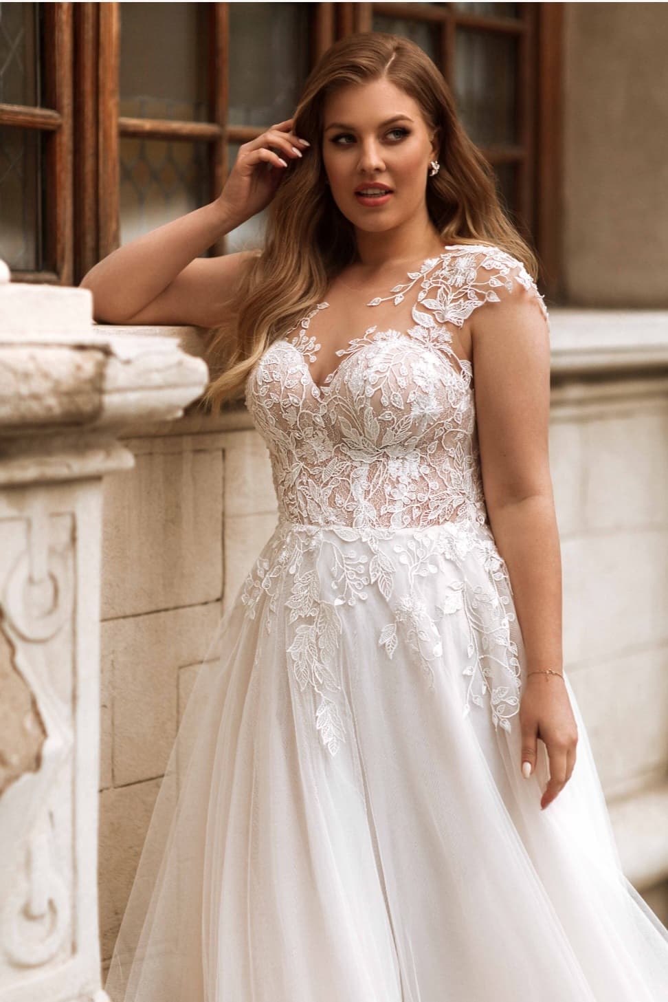 Wedding dress thumbnail 2